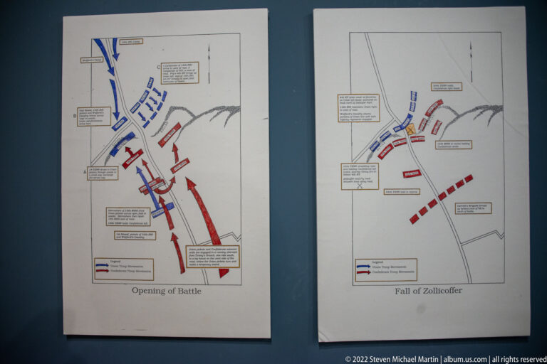 Three battle maps use red and blue arrows to show troop movements through successive phases.