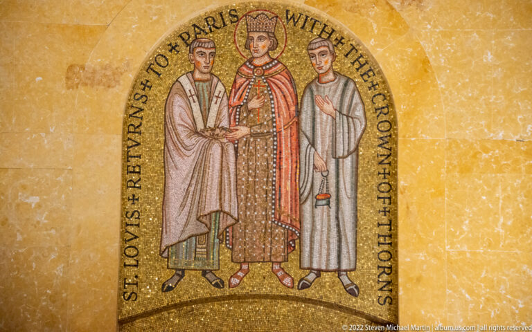 A gold-ground mosaic shows a crowned Saint Louis between two robed figures beneath a Latin inscription.