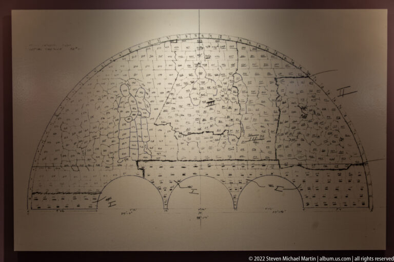 An annotated semicircular diagram divides a curved surface into numbered sections above three arched openings.