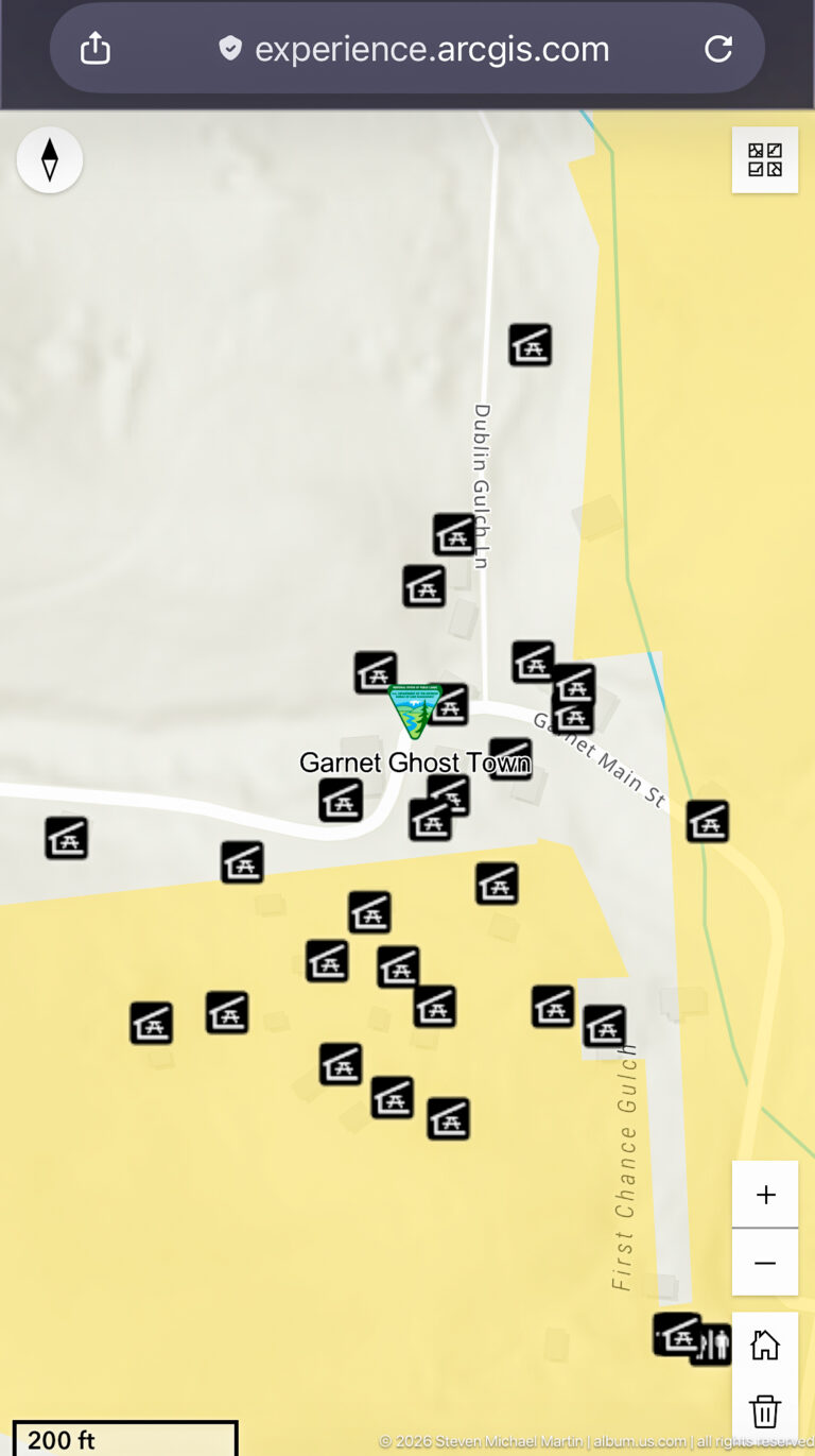 ArcGIS screen map centered on Garnet Ghost Town with many black site icons, labeled roads, paths, and a 200-foot scale bar.